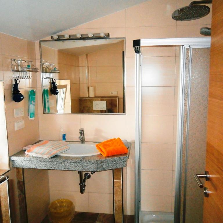 Pension Susi - Doppelzimmer mit Balkon - 5