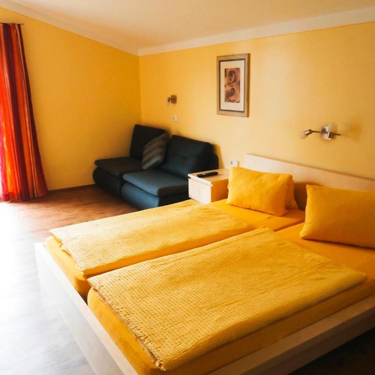 Pension Susi - Doppelzimmer mit Balkon - 9