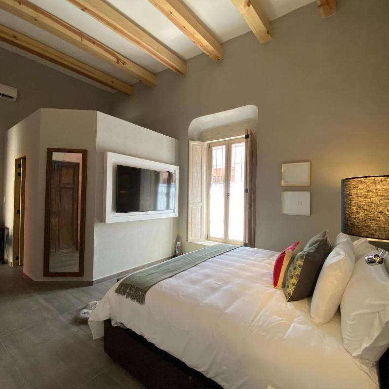 Hotel Casa Once - King Suite - 9
