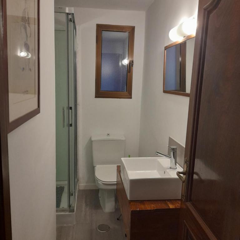 NO FIESTAS, 5 DORMITORIOS Solo familias, parejas o trabajo PARKING Público Gratis a 300m - Apartamento - 10