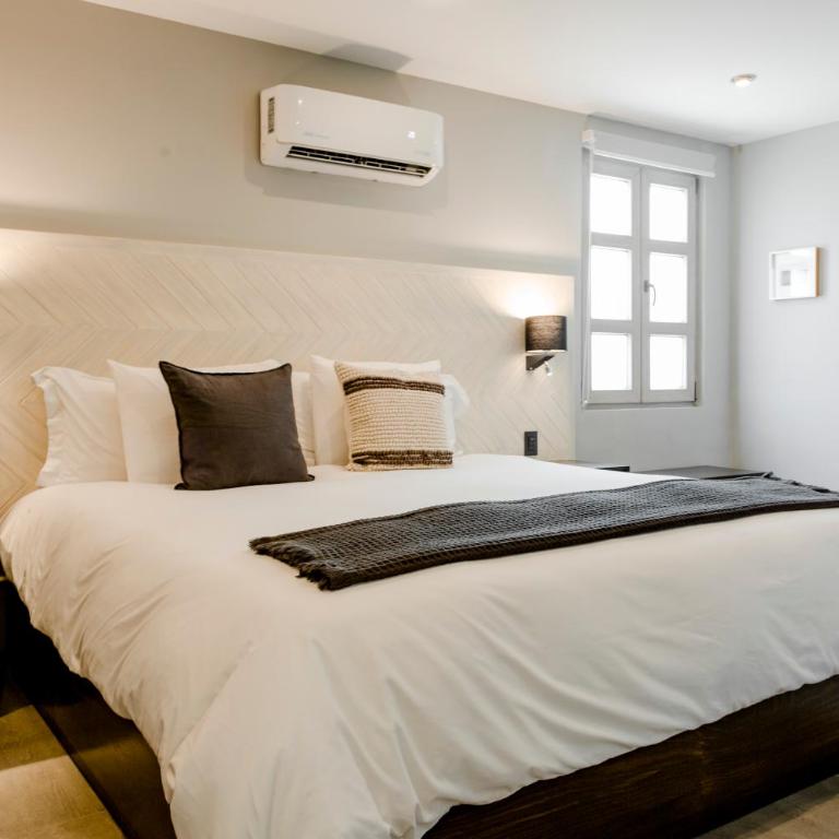 Hotel Casa Once - Deluxe King Suite - 19