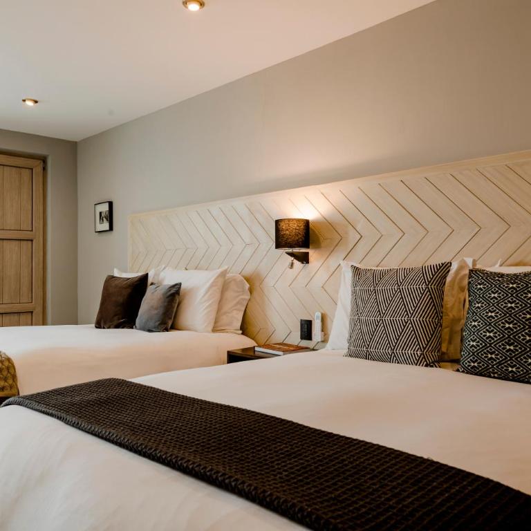 Hotel Casa Once - Deluxe Double Room (2 Adults + 1 Child) - 9