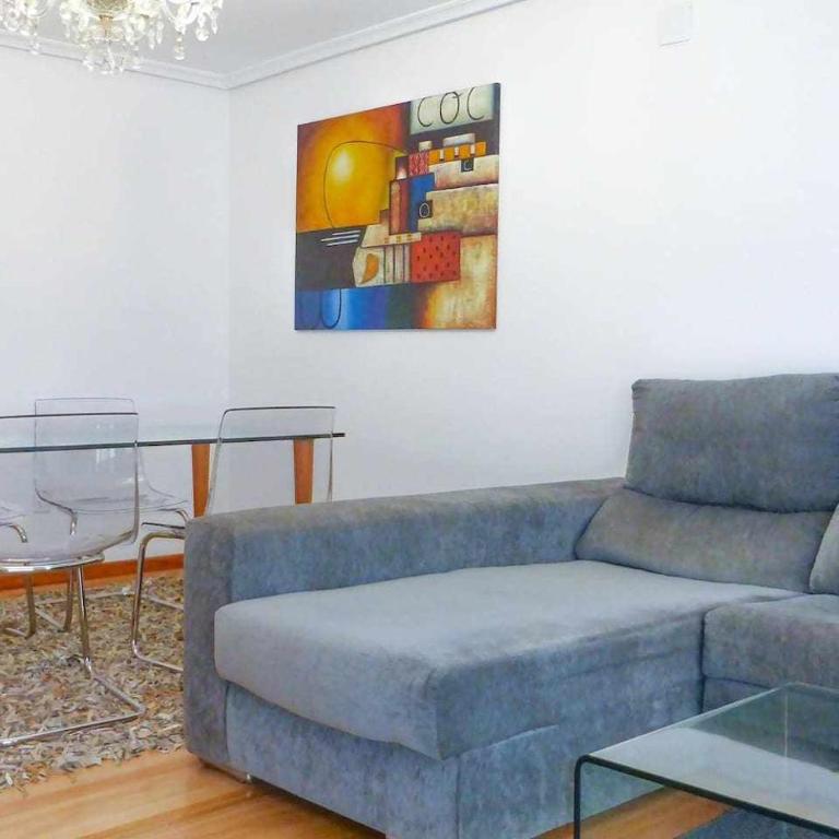 RyS Ourense Centro PARKING Gratis - Four-Bedroom Apartment with Balcony - 2