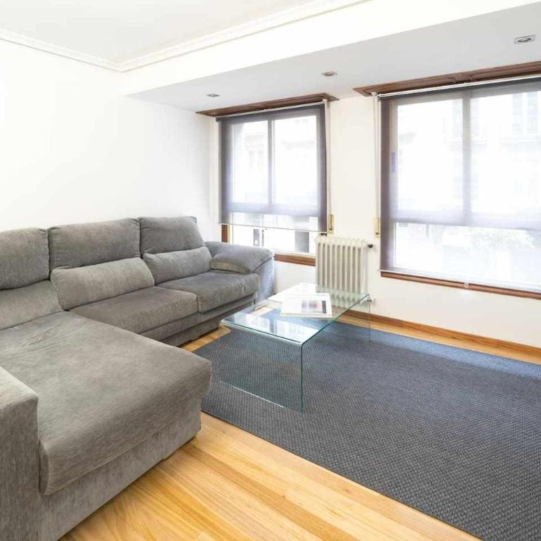RyS Ourense Centro PARKING Gratis - Four-Bedroom Apartment with Balcony - 3