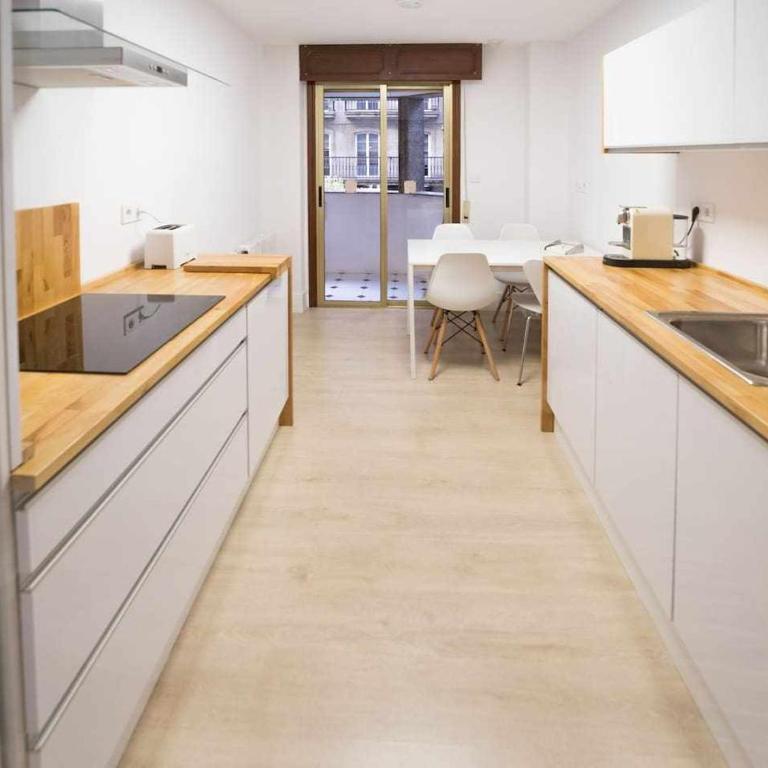 RyS Ourense Centro PARKING Gratis - Four-Bedroom Apartment with Balcony - 6