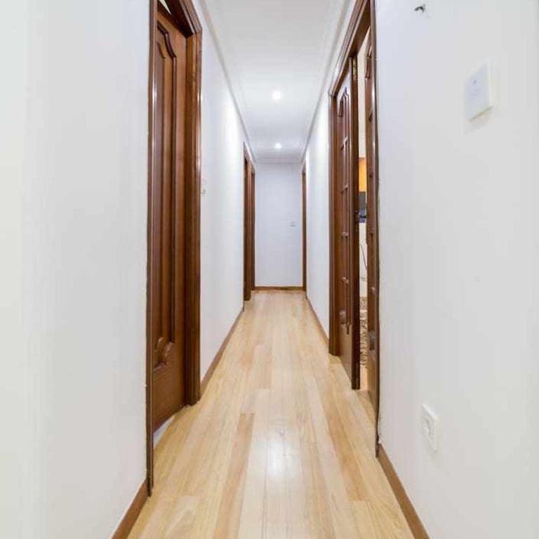 RyS Ourense Centro PARKING Gratis - Four-Bedroom Apartment with Balcony - 10