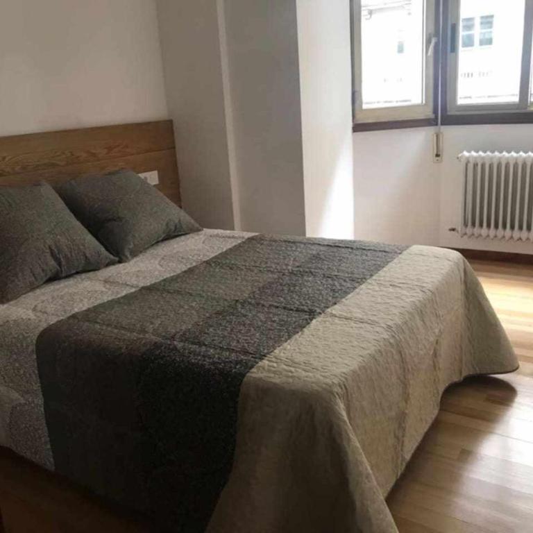 RyS Ourense Centro PARKING Gratis - Four-Bedroom Apartment with Balcony - 12