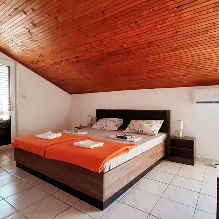 Guesthouse Mixe - Quadruple Room with Balcony - 12