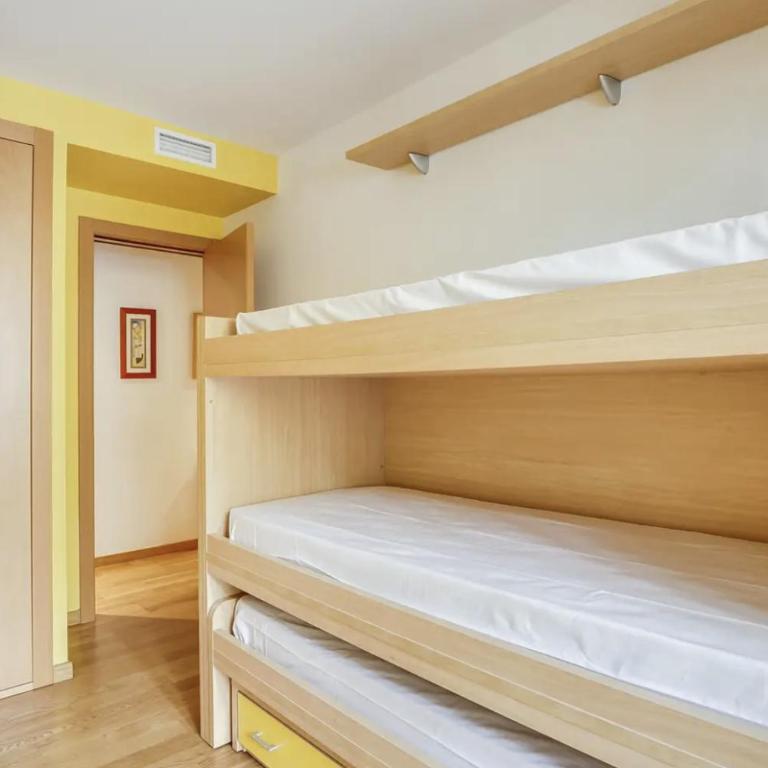 Stay U-nique Apartments Diagonal Mar - Four-Bedroom Apartment - 17