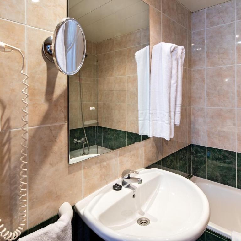 Casual Colours Barcelona by Casual Hoteles - Twin Room - 5