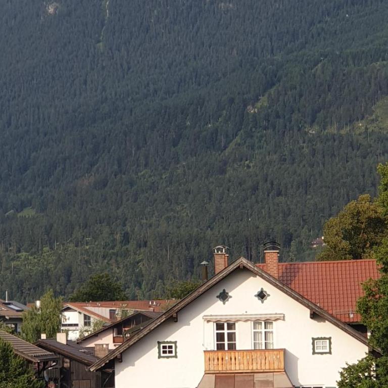 Bunter Hirsch Ferienwohnung im Garmischer Zentrum - Apartment mit 2 Schlafzimmern - 24