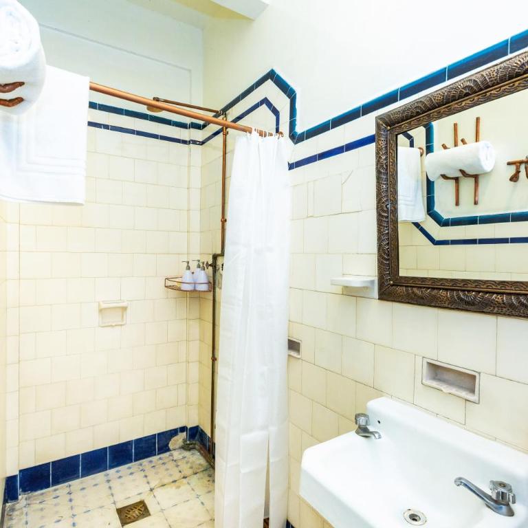 Mala Vecindad Beer Hotel - 4-Bed Male Dormitory Room - 8