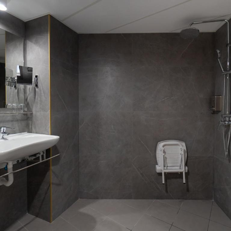 Hotel Perla del Sur - Habitación Doble Interior adaptada para personas con discapacidad - 7