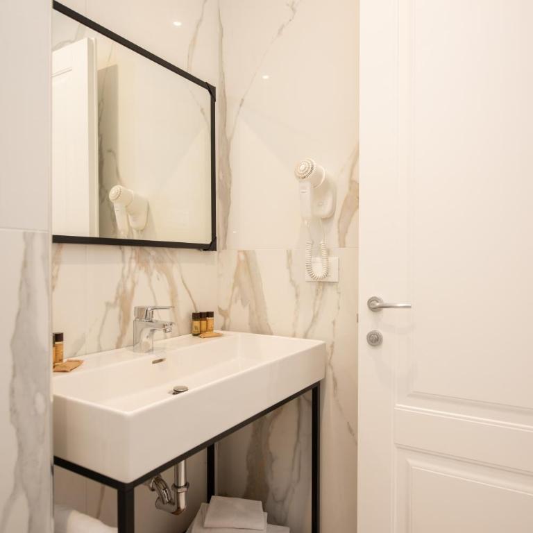 Hotel Marconi Express - Double or Twin Room with Private Bathroom - 10