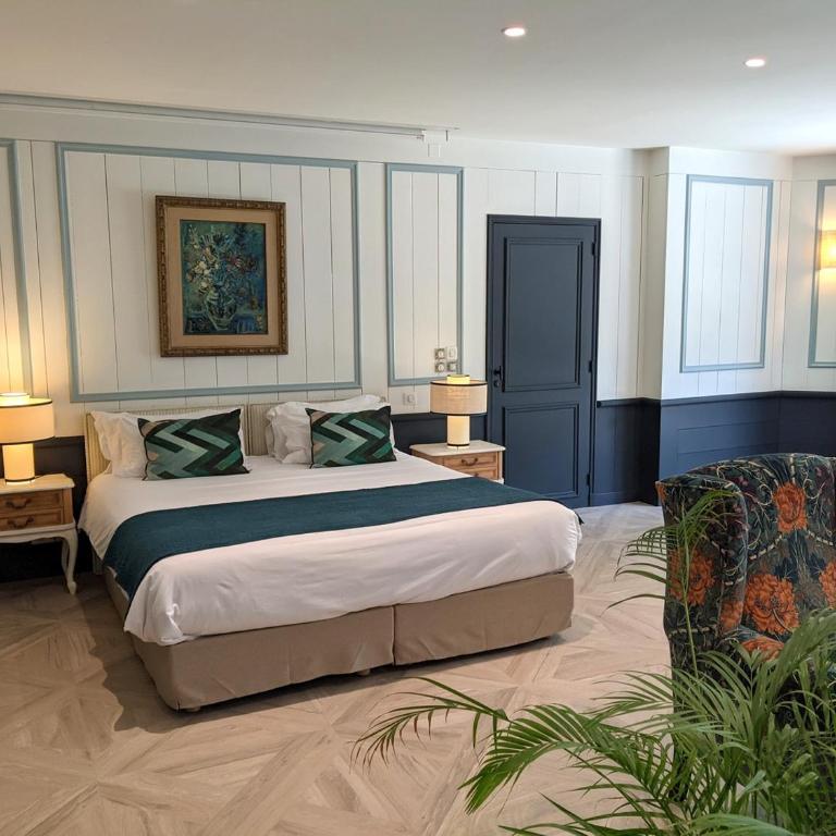 Hôtel Le Saint Christophe - Chambre Familiale - Vue sur Jardin - 1