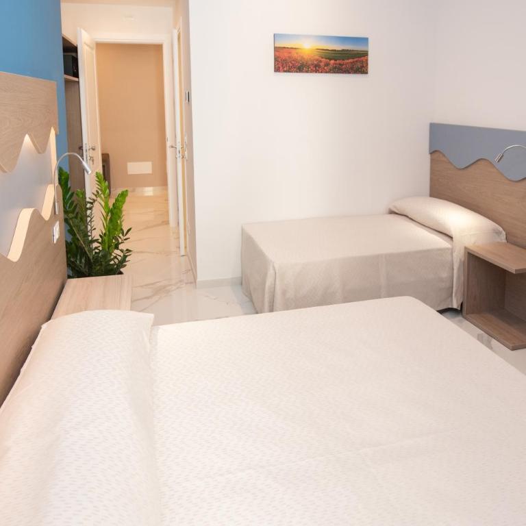 Hotel Marconi Express - Triple Room with Private Bathroom - 3