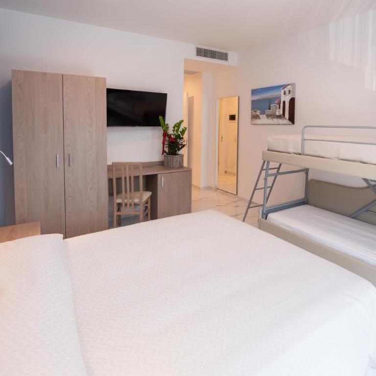 Hotel Marconi Express - Quadruple Room with Private Bathroom - 6