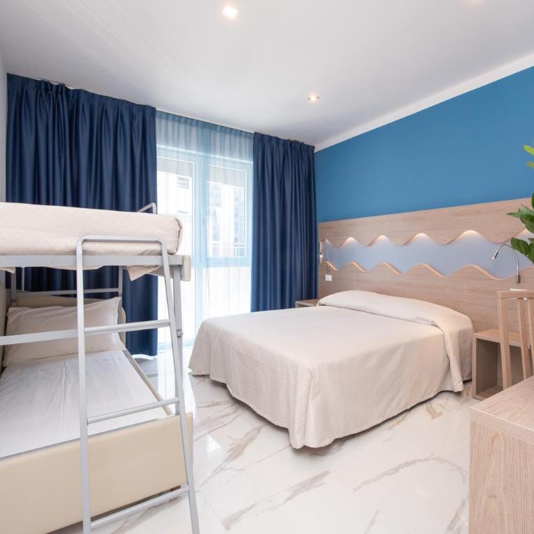 Hotel Marconi Express - Quadruple Room with Private Bathroom - 4
