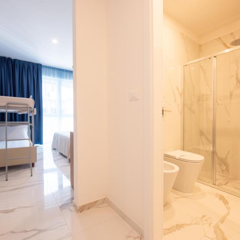 Hotel Marconi Express - Quadruple Room with Private Bathroom - 10