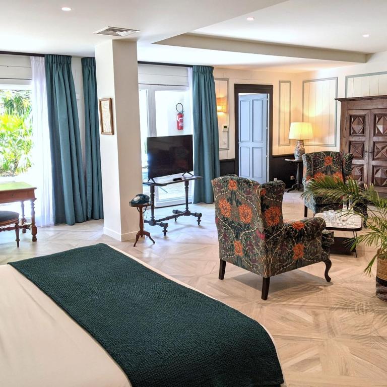 Hôtel Le Saint Christophe - Chambre Familiale - Vue sur Jardin - 2
