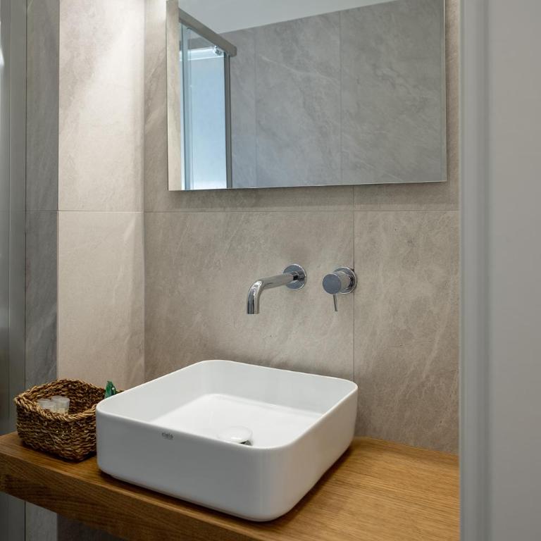 La Sirena Rooms - Camera Matrimoniale con Bagno Privato - 9