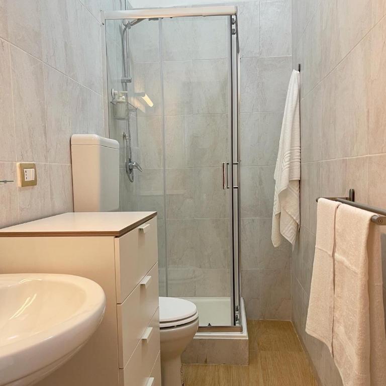 B&B Acqua Azzurra - Camera Matrimoniale con Bagno Privato - 8