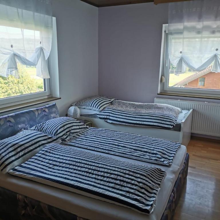 Ferienwohnung Dani - Apartment mit Blick auf die Berge - 16