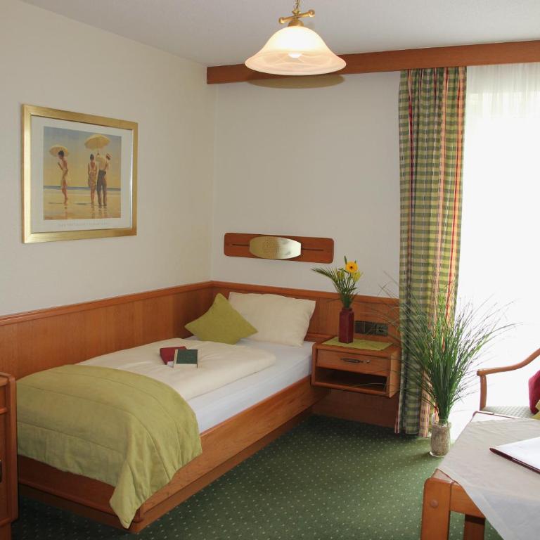 Apart-Hotel Pension Roßmayer - Standard Einzelzimmer mit Balkon - 4