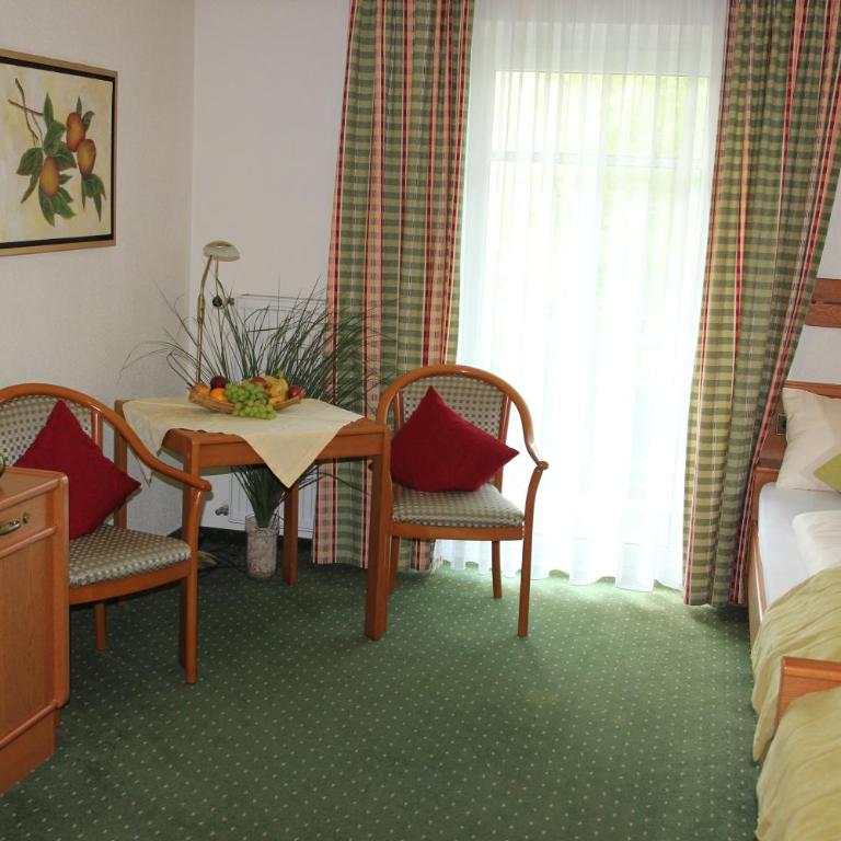Apart-Hotel Pension Roßmayer - Zweibettzimmer mit Balkon - 4