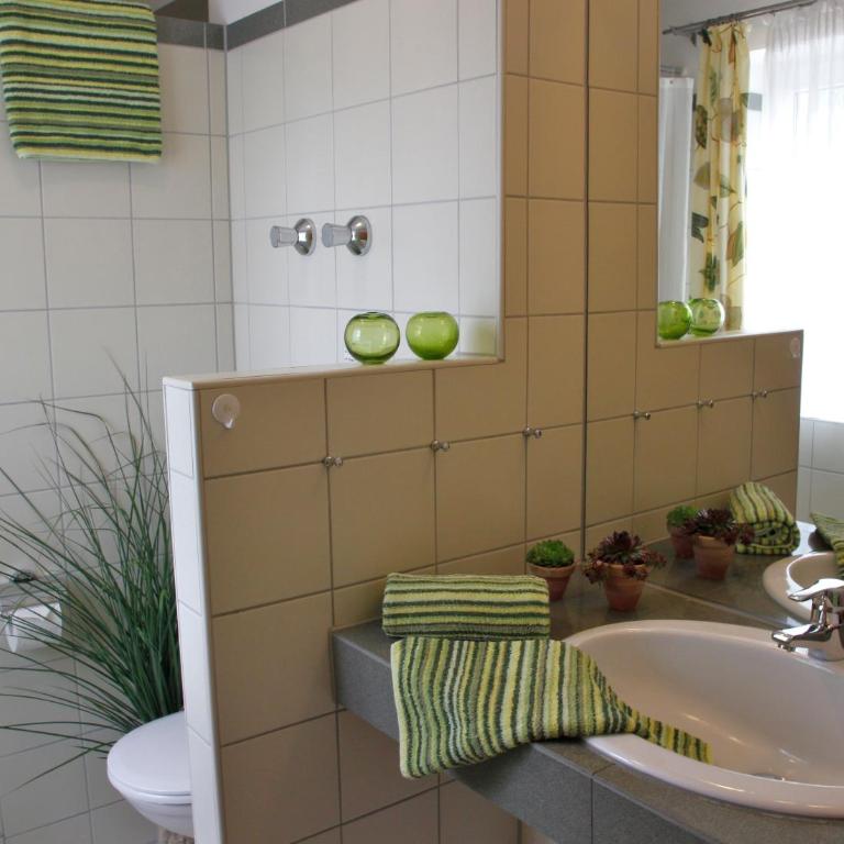 Apart-Hotel Pension Roßmayer - Zweibettzimmer mit Balkon - 3