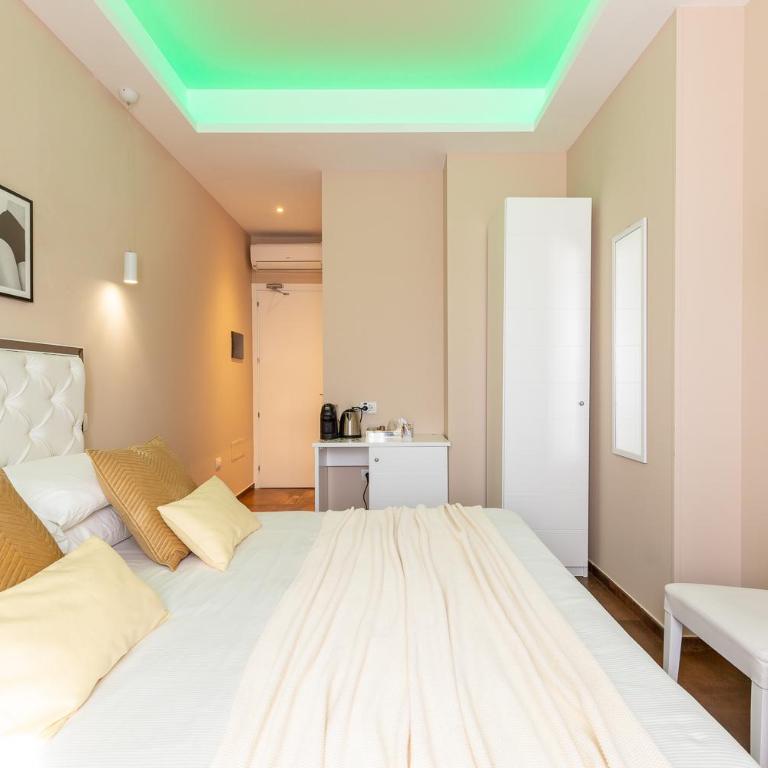 Club 57 Imperial Rooms - Double Room with Private Bathroom and Sea View - 14