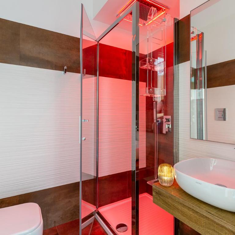Club 57 Imperial Rooms - Double Room with Private Bathroom and Sea View - 5