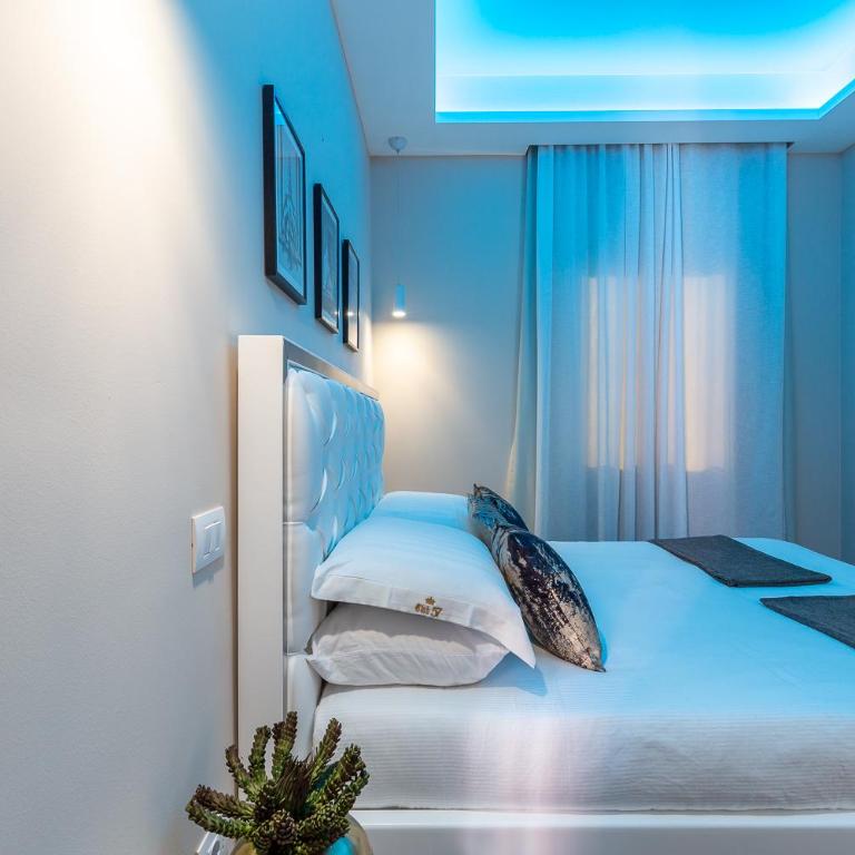 Club 57 Imperial Rooms - Deluxe Double Room with Balcony and Sea View - 8