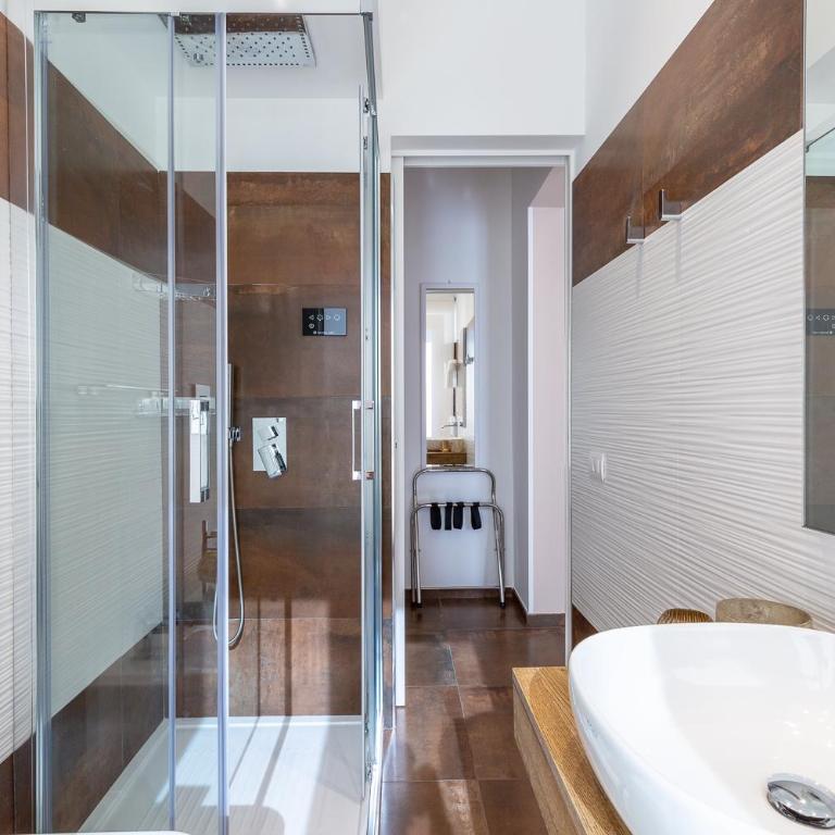 Club 57 Imperial Rooms - Deluxe Double Room with Balcony and Sea View - 41