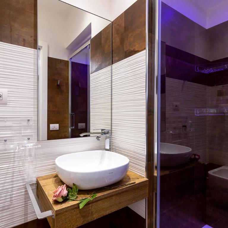 Club 57 Imperial Rooms - Double Room with Private Bathroom - 36
