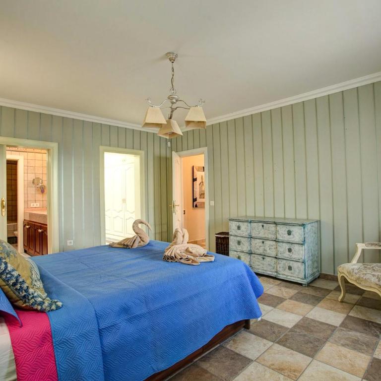 MARIA DEL RISCO by Buenavilla - Three-Bedroom Villa - 20