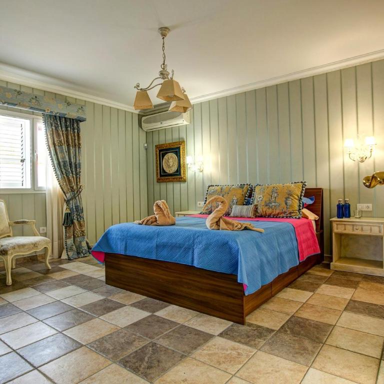 MARIA DEL RISCO by Buenavilla - Three-Bedroom Villa - 16