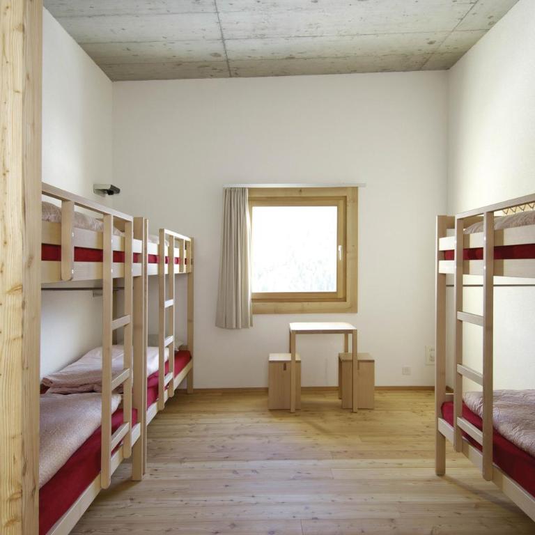 Scuol Youth Hostel - Bett im 6-Bett-Schlafsaal - 1
