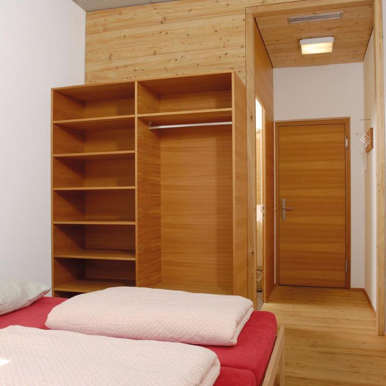 Scuol Youth Hostel - Doppel-/Zweibettzimmer mit Dusche - 3