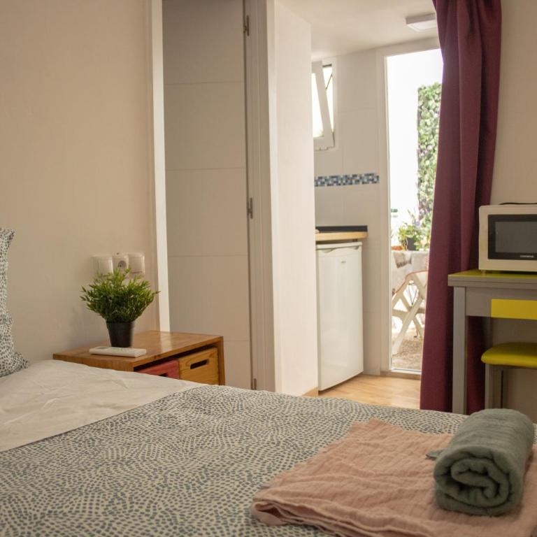 Malagueña Salerosa "Apartamento - estudio con terraza" En casa típica de 1 a 4 dormitorios - Apartamento Estudio con terraza o patio privados - 96