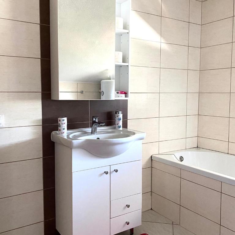 BIG Apartment 3 Bedrooms - Three-Bedroom Apartment - 8