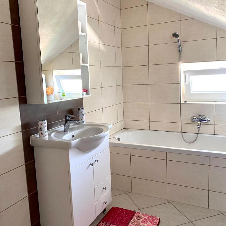 BIG Apartment 3 Bedrooms - Three-Bedroom Apartment - 27