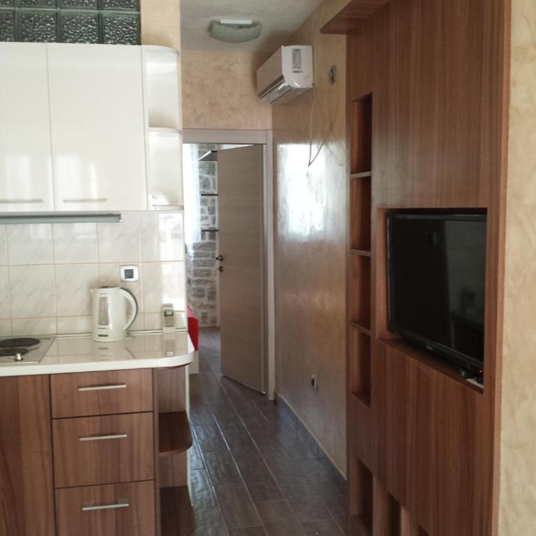 Lanterna Apartments - One-Bedroom Apartment - 2