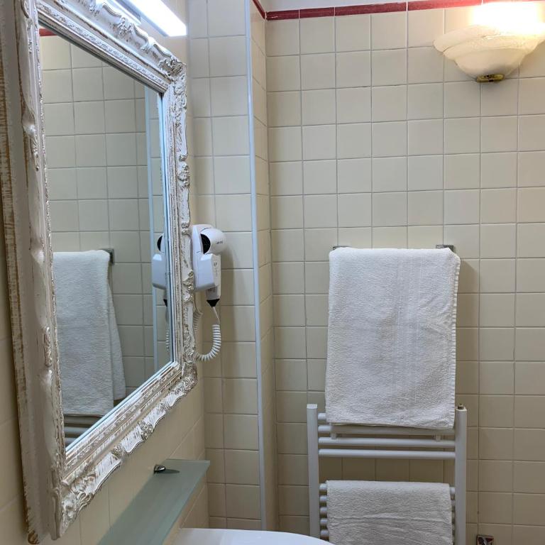 CASA MARGOT - Camera Quadrupla con Bagno Privato - 9