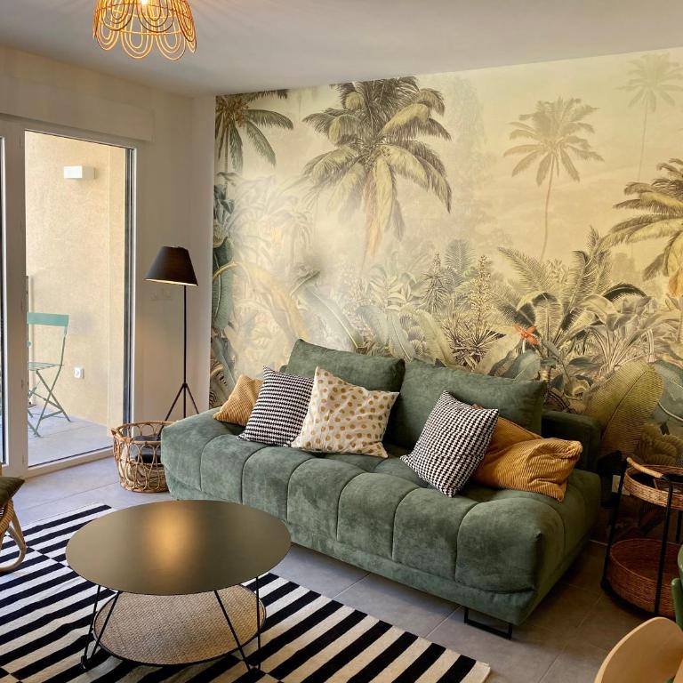 NOUVEAU - Jungle Montpeul - Clim - Wifi fibre - Netflix - 5' du centre et gare - Parking - Loggia - 15' des plages - Two-Bedroom Apartment - 3