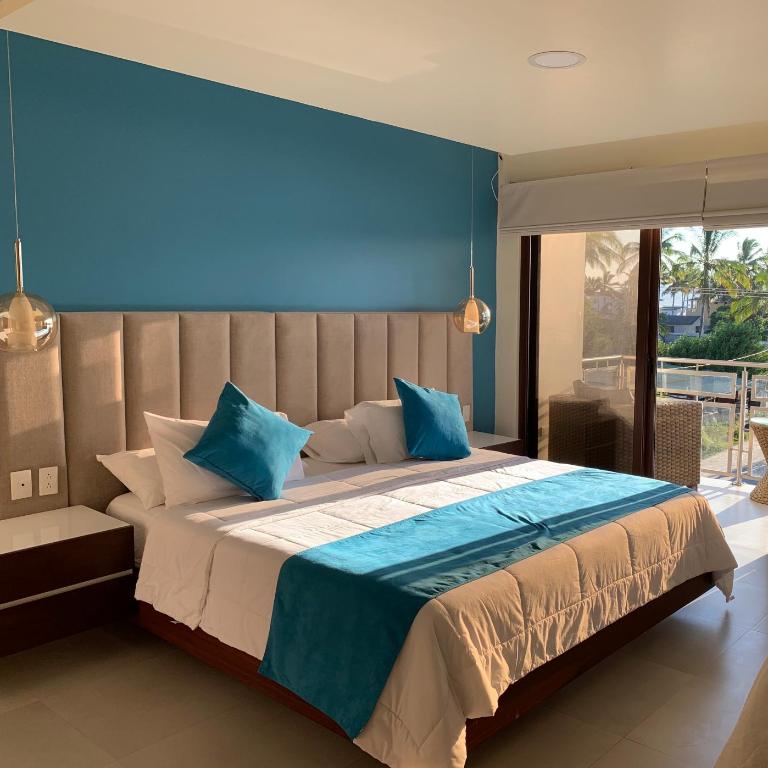 Hotel La Laguna Galapagos - King Room with Lake View - 6