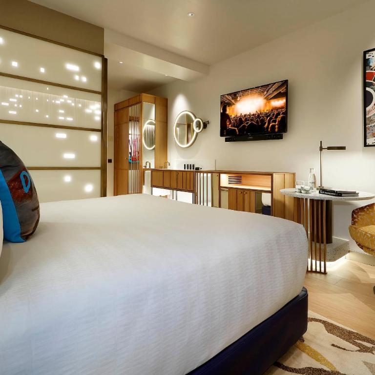Hard Rock Hotel Madrid - Classic King Room - 2