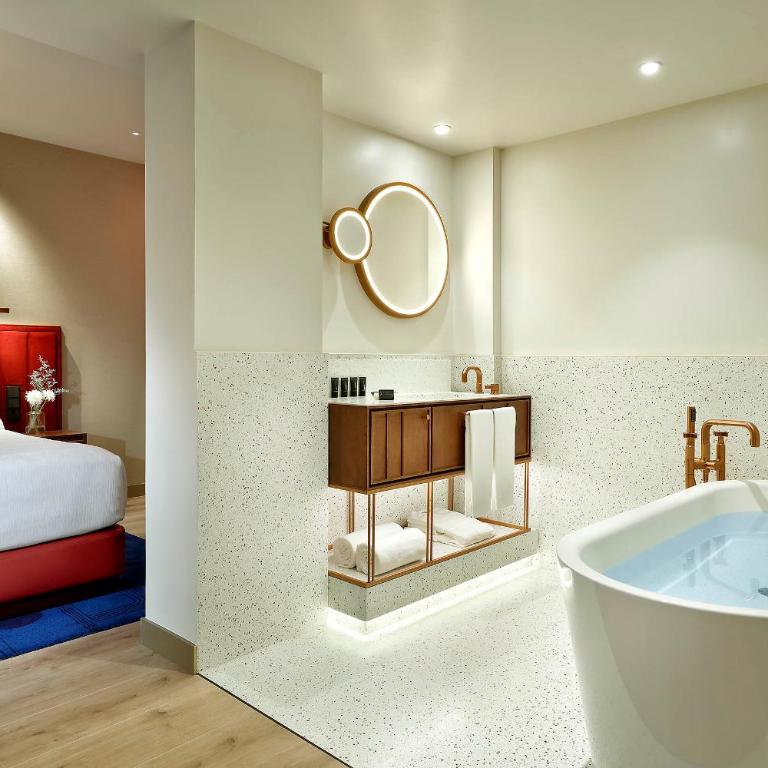 Hard Rock Hotel Madrid - Silver Suite - 3