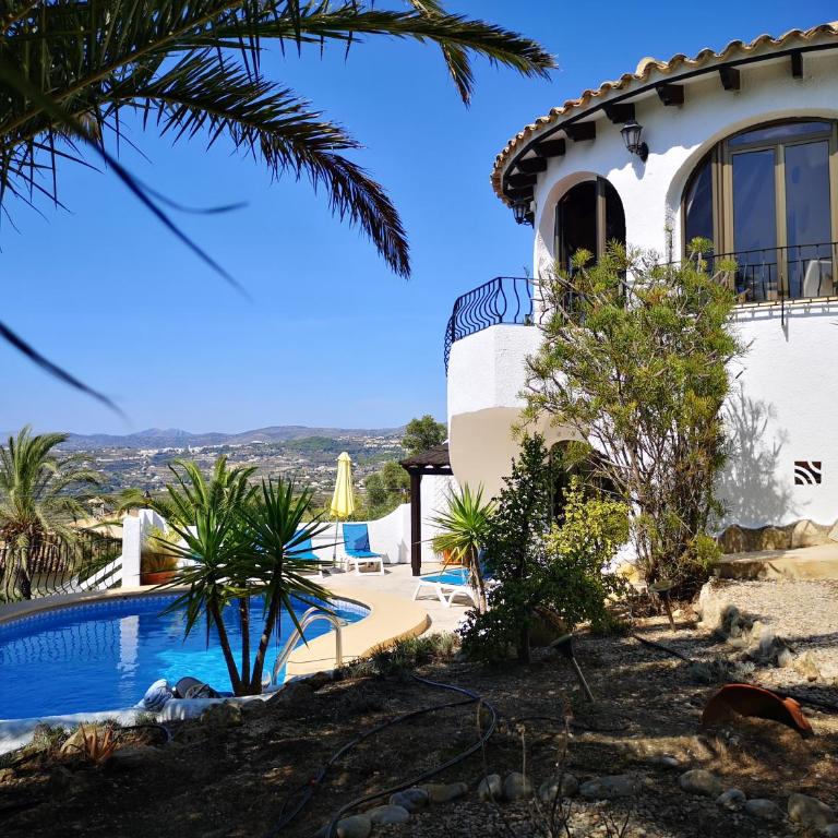 La Madrugada - Luxury Moraira Villa With Sea Views and Private Heated Pool - Three-Bedroom Villa - 52