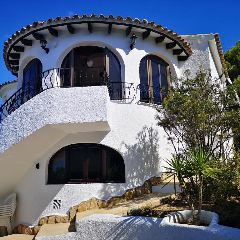La Madrugada - Luxury Moraira Villa With Sea Views and Private Heated Pool - Three-Bedroom Villa - 61
